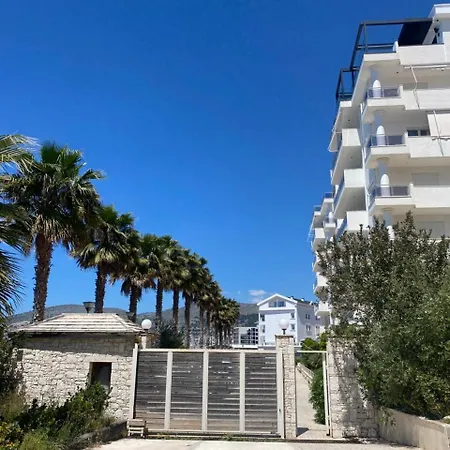 Estia Apartment *